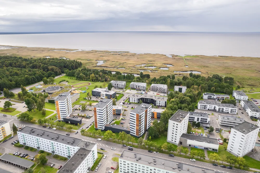 Kortermaja mere ääres õhust