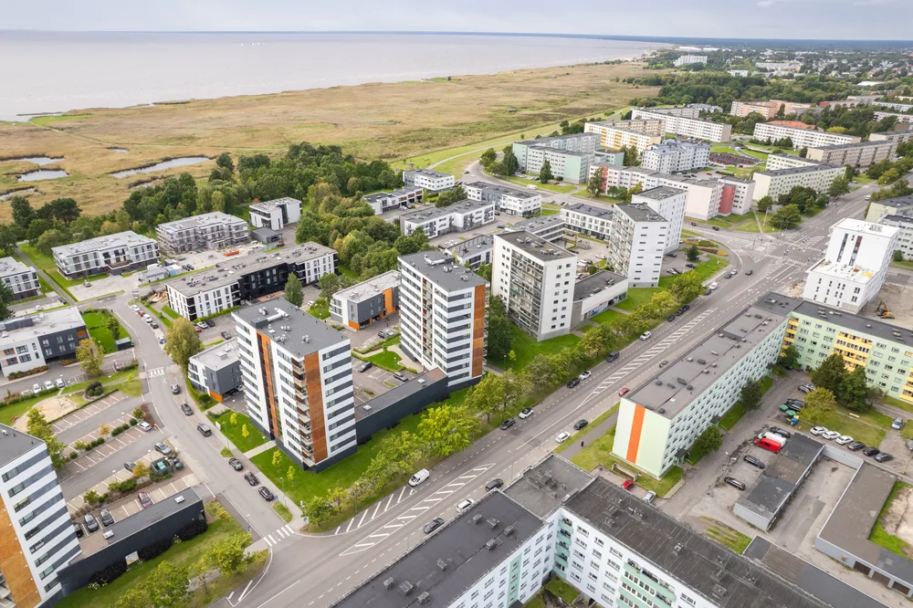 Kortermaja ja rannajoon ülevalt