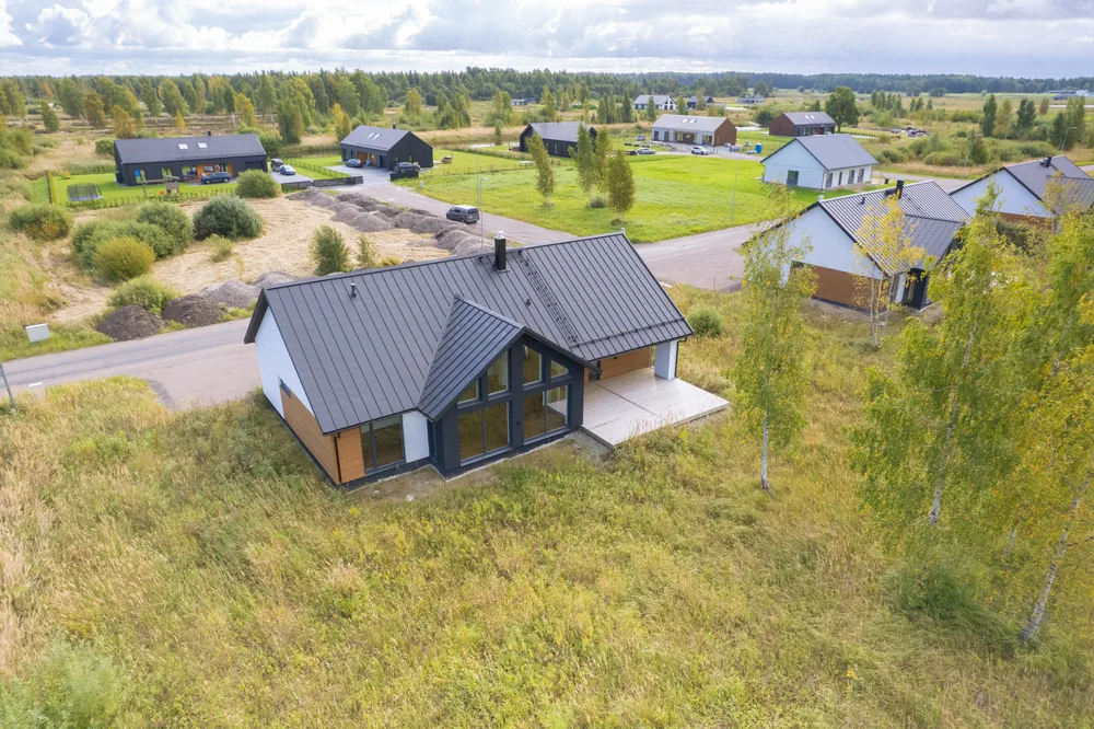 Eramaja looduses õhust – krunt, mets ja ligipääs ühes kaadris