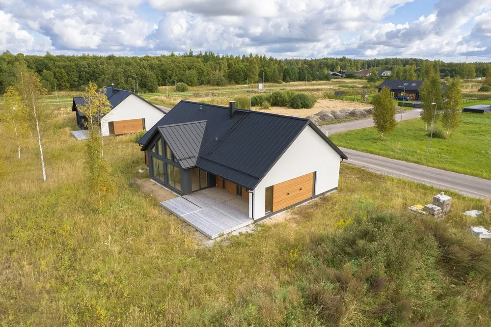 Eramaja krunt ja mets õhust